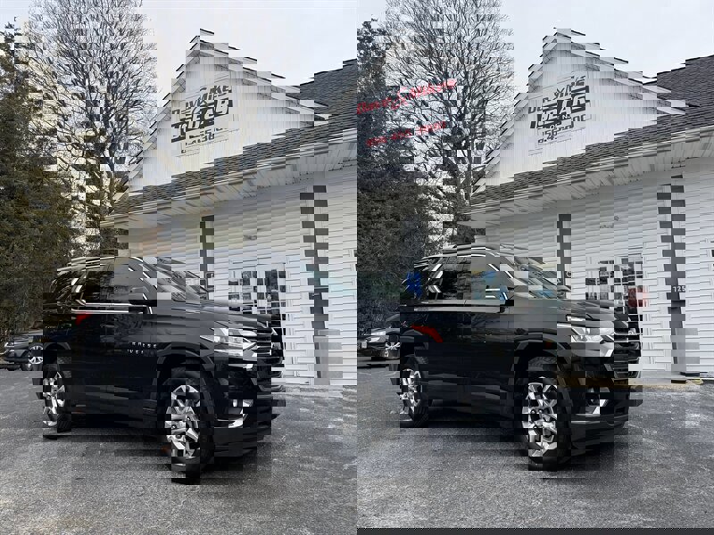 Used 2018 Chevrolet Traverse LT image 1