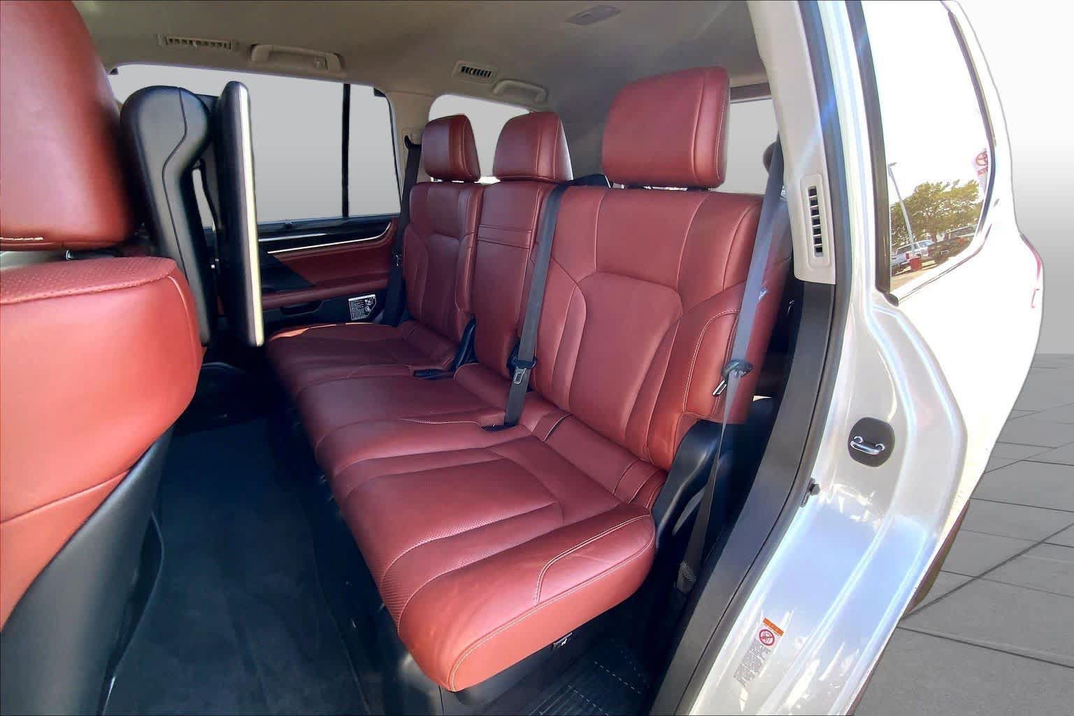 Used 2019 Lexus LX 570 4WD w/ Luxury Package image 21