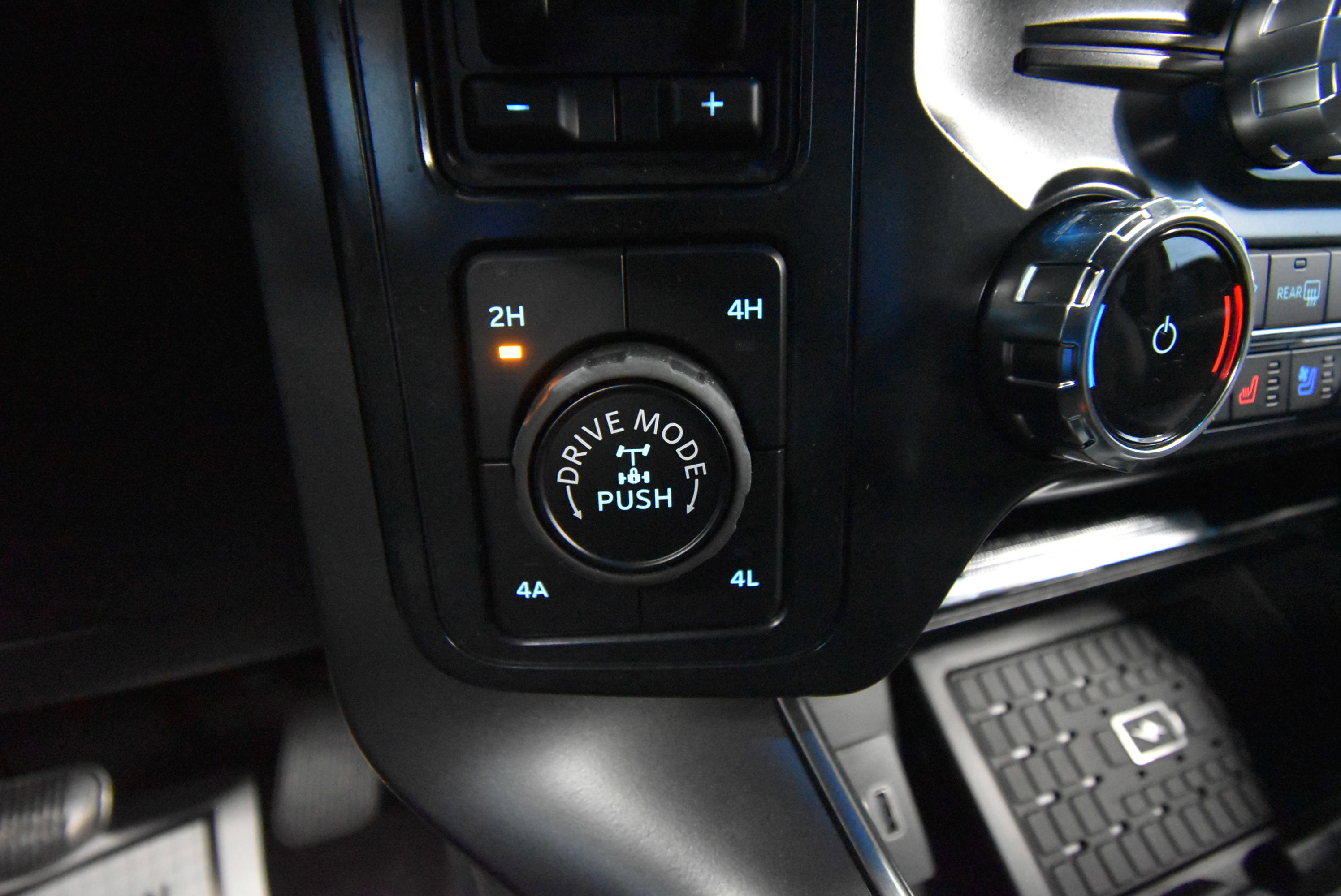 New 2025 Ford F150 Lariat w/ Equipment Group 502A High image 16
