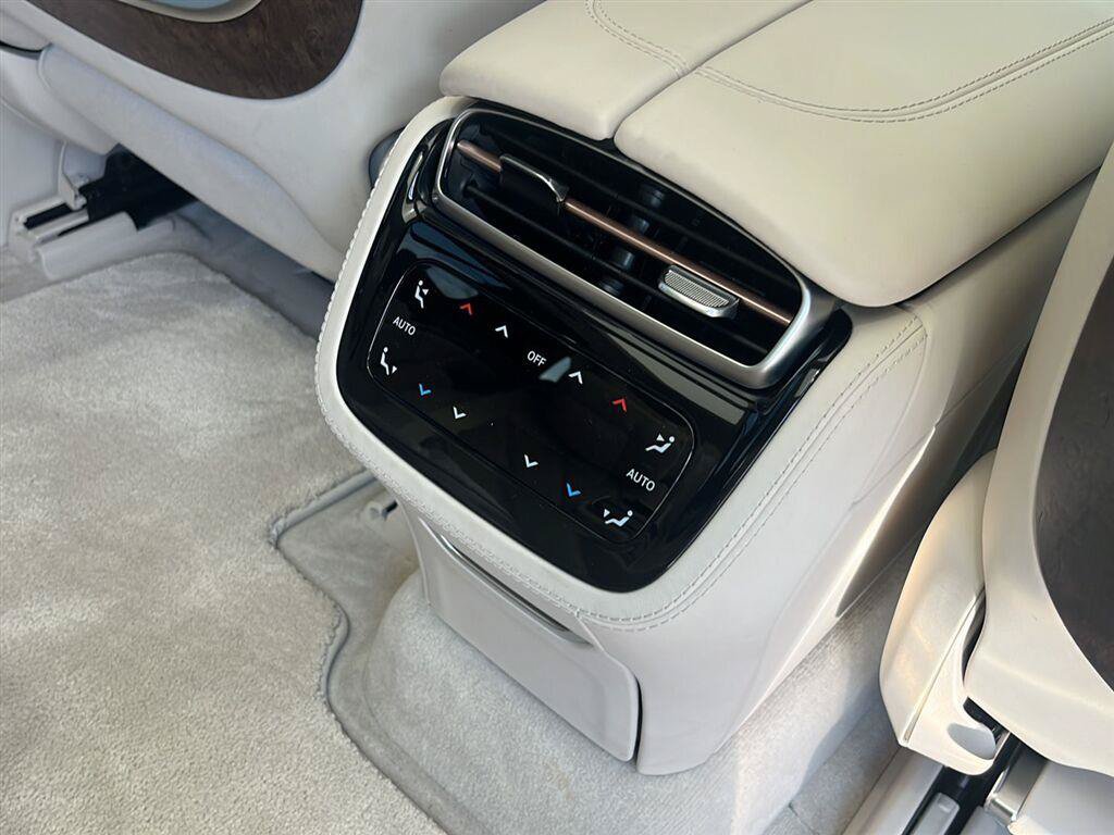 Used 2024 Mercedes-Benz Maybach EQS 680 4MATIC image 16