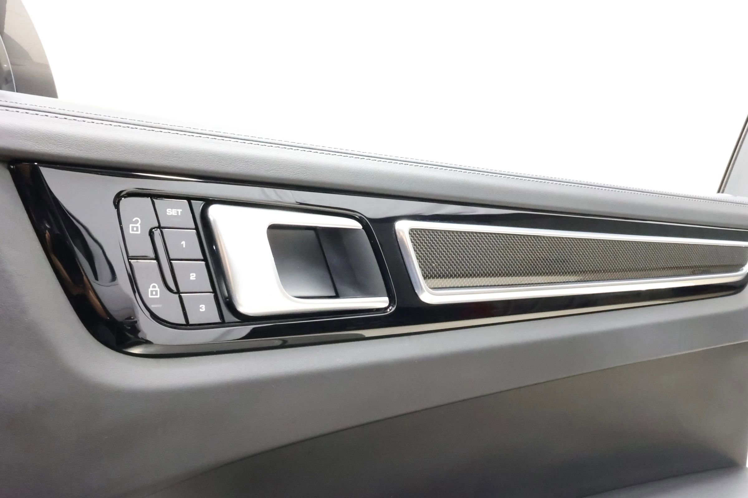 Used 2020 Porsche Cayenne Turbo image 78