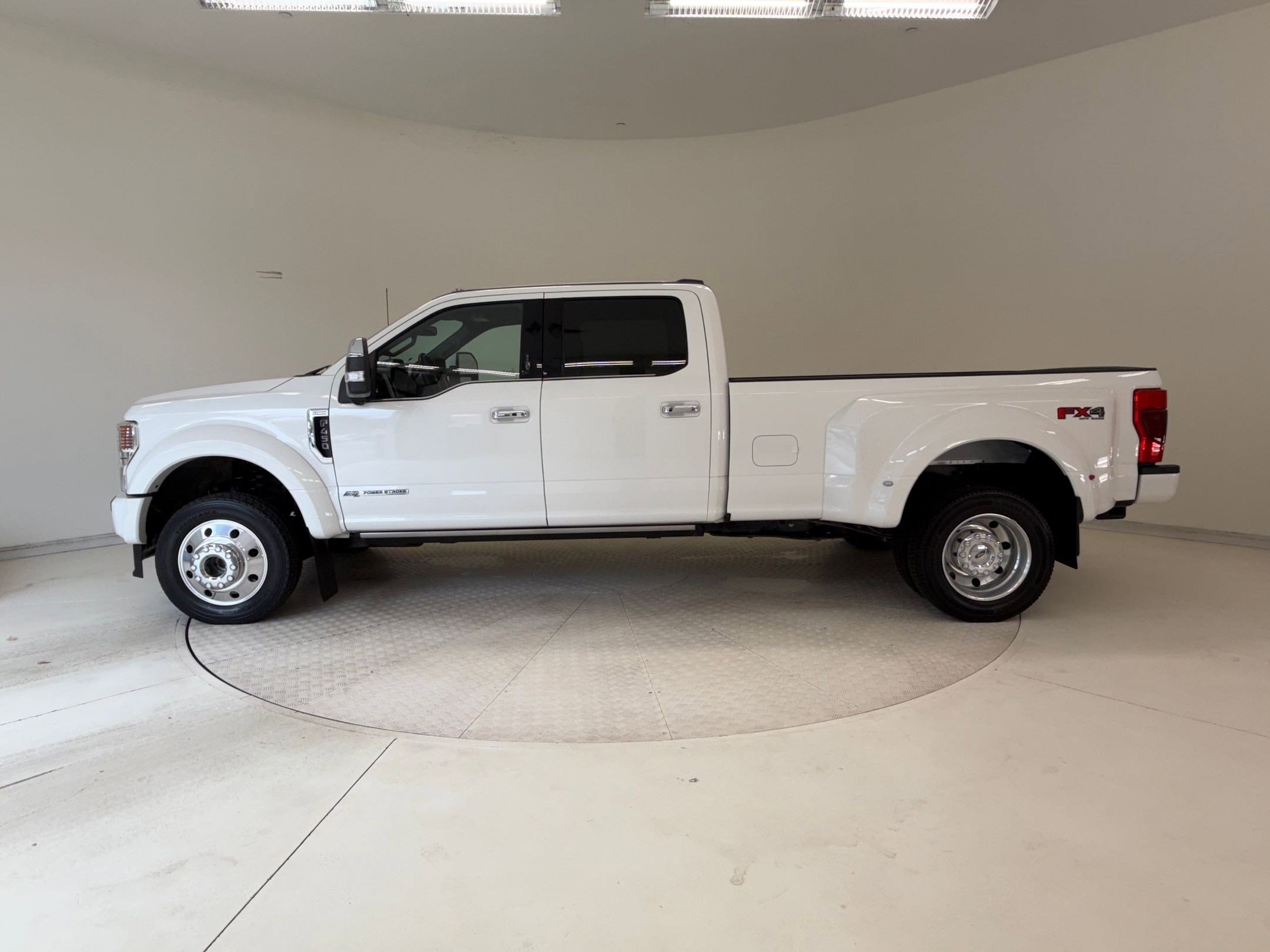 Certified 2022 Ford F450 Platinum w/ FX4 Off-Road Package image 2