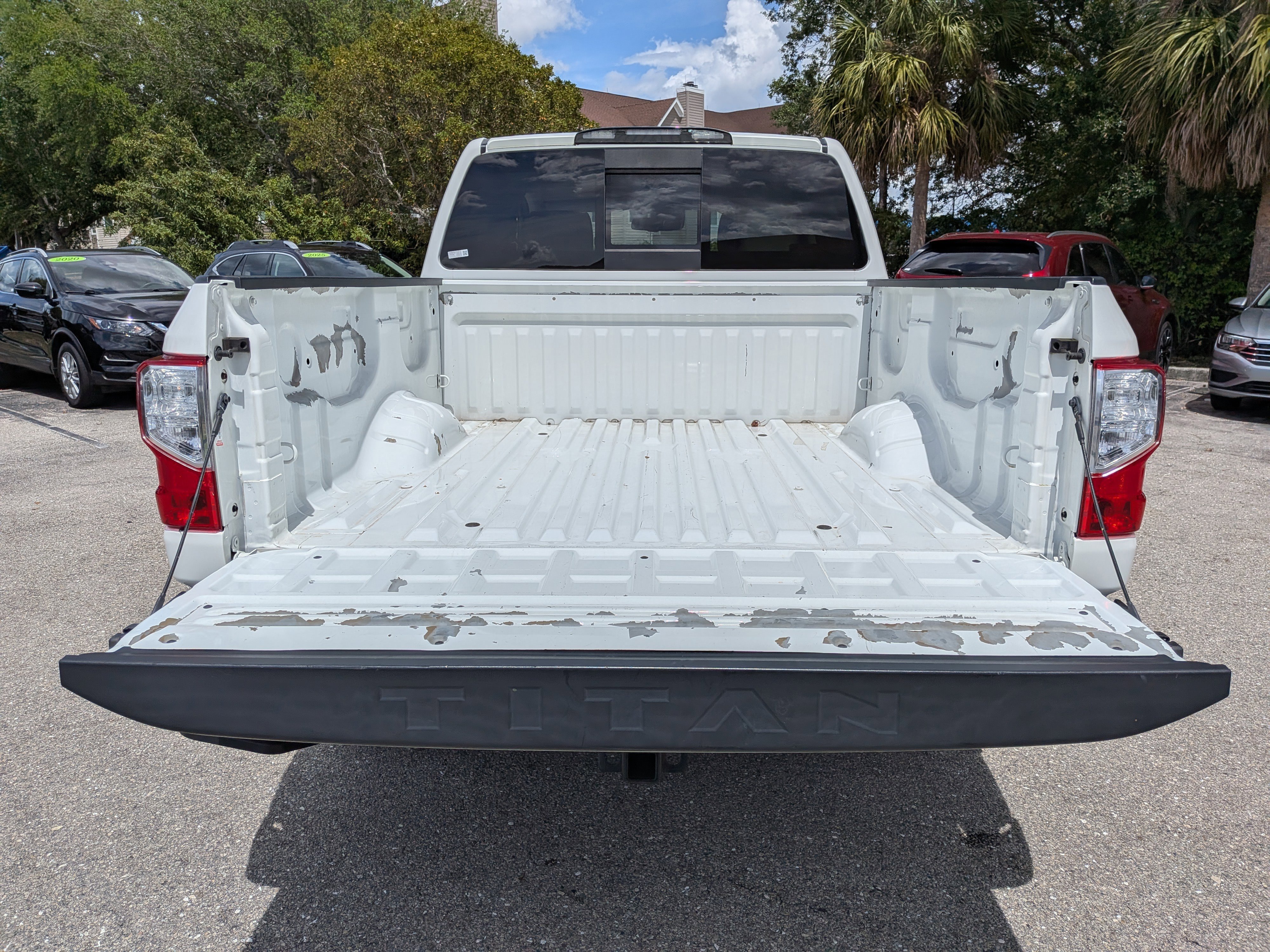 Used 2021 Nissan Titan SV w/ SV Convenience Package image 13