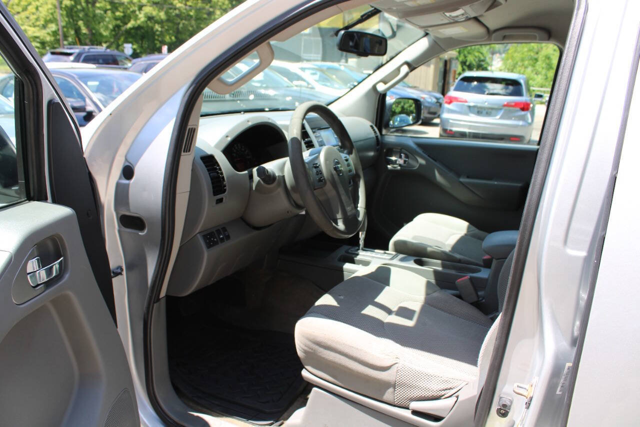 Used 2014 Nissan Frontier SV w/ SV Value Truck Package AWD/4WD image 24