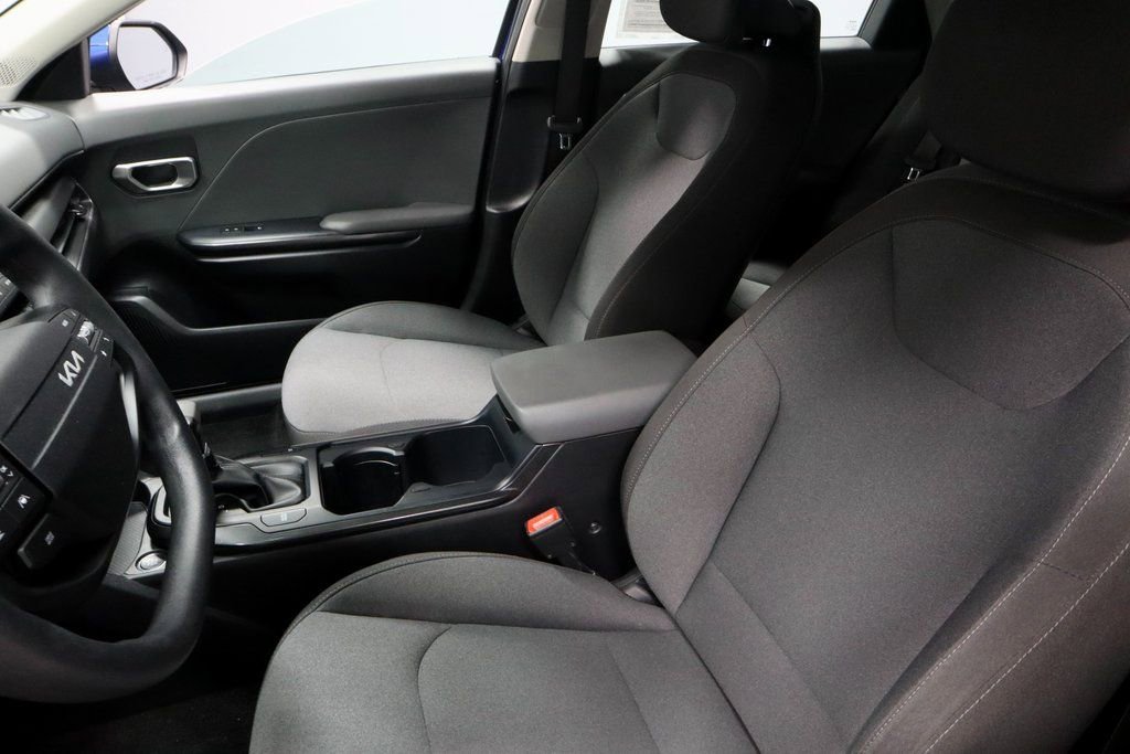 Used 2025 Kia K4 LXS image 23