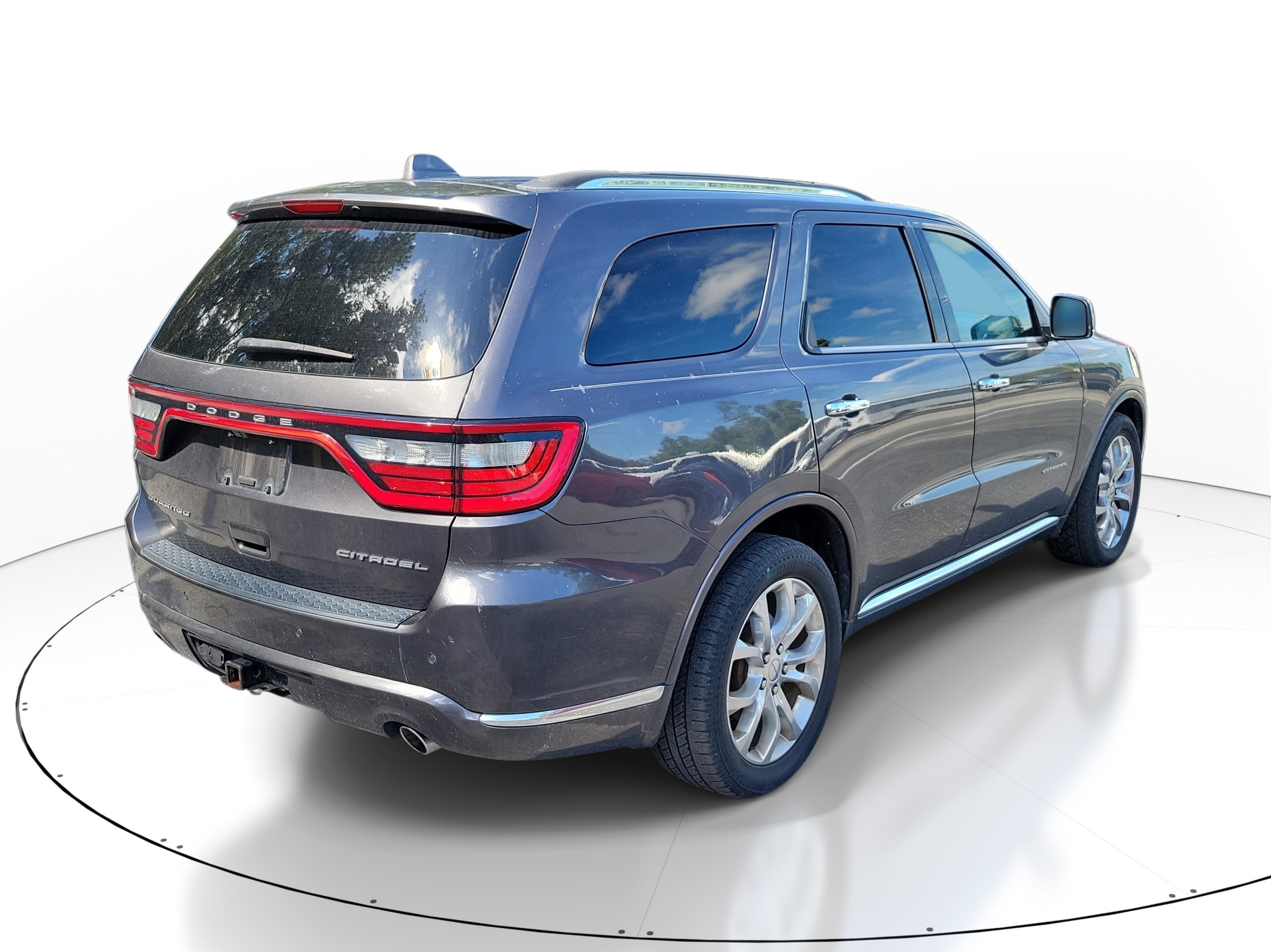 Used 2017 Dodge Durango Citadel w/ Premium Entertainment Group RWD image 2