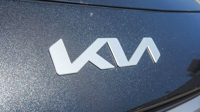 Used 2025 Kia Niro EX FWD image 7
