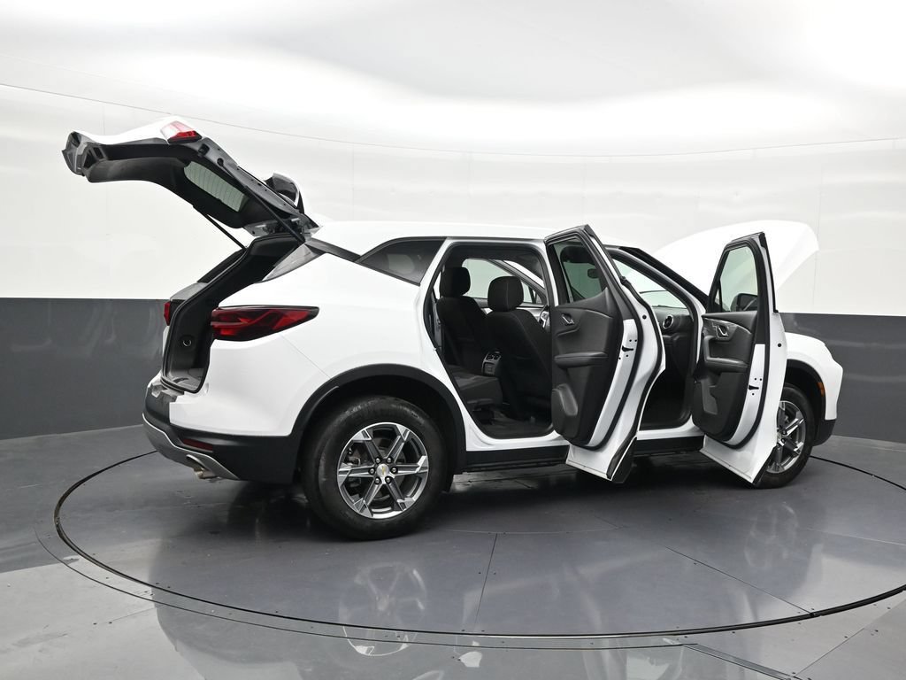 Used 2024 Chevrolet Blazer LT FWD image 32
