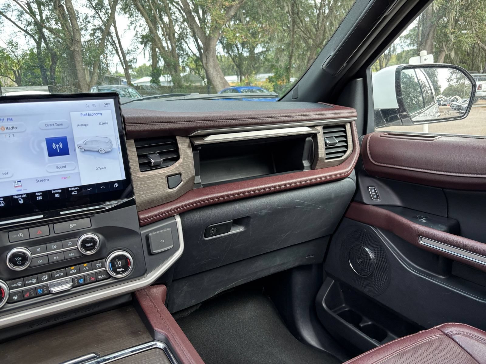 Used 2024 Ford Expedition Limited RWD image 39