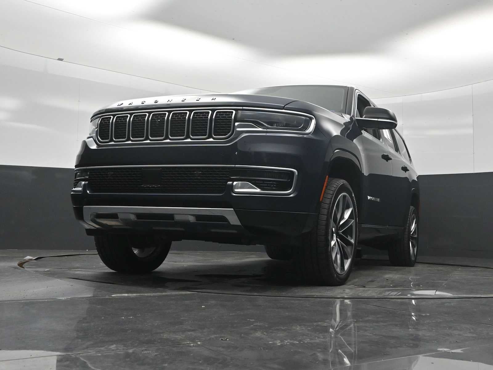 Used 2023 Jeep Wagoneer L Series III w/ Premium Group I AWD/4WD image 19