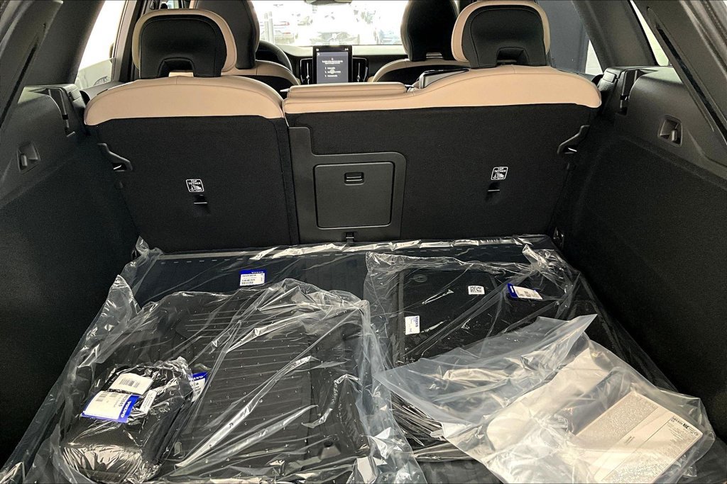 New 2026 Volvo XC60 B5 Plus w/ Protection Package Premier AWD/4WD image 25