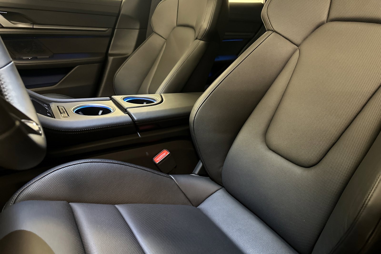 New 2025 Porsche Taycan 4S image 5