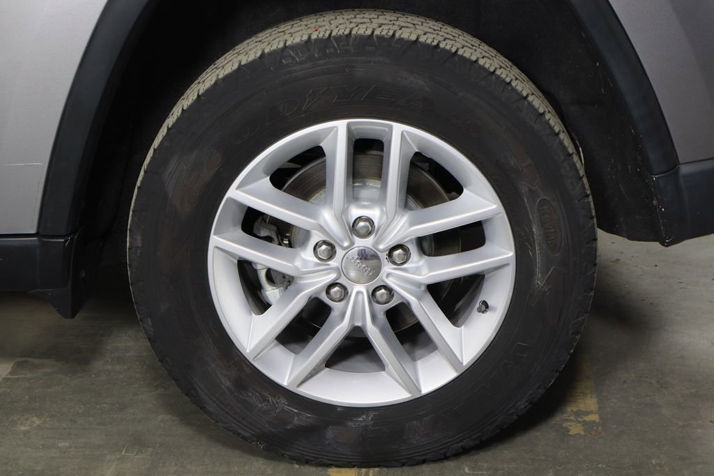 Used 2017 Jeep Grand Cherokee Laredo w/ Quick Order Package 23E image 38