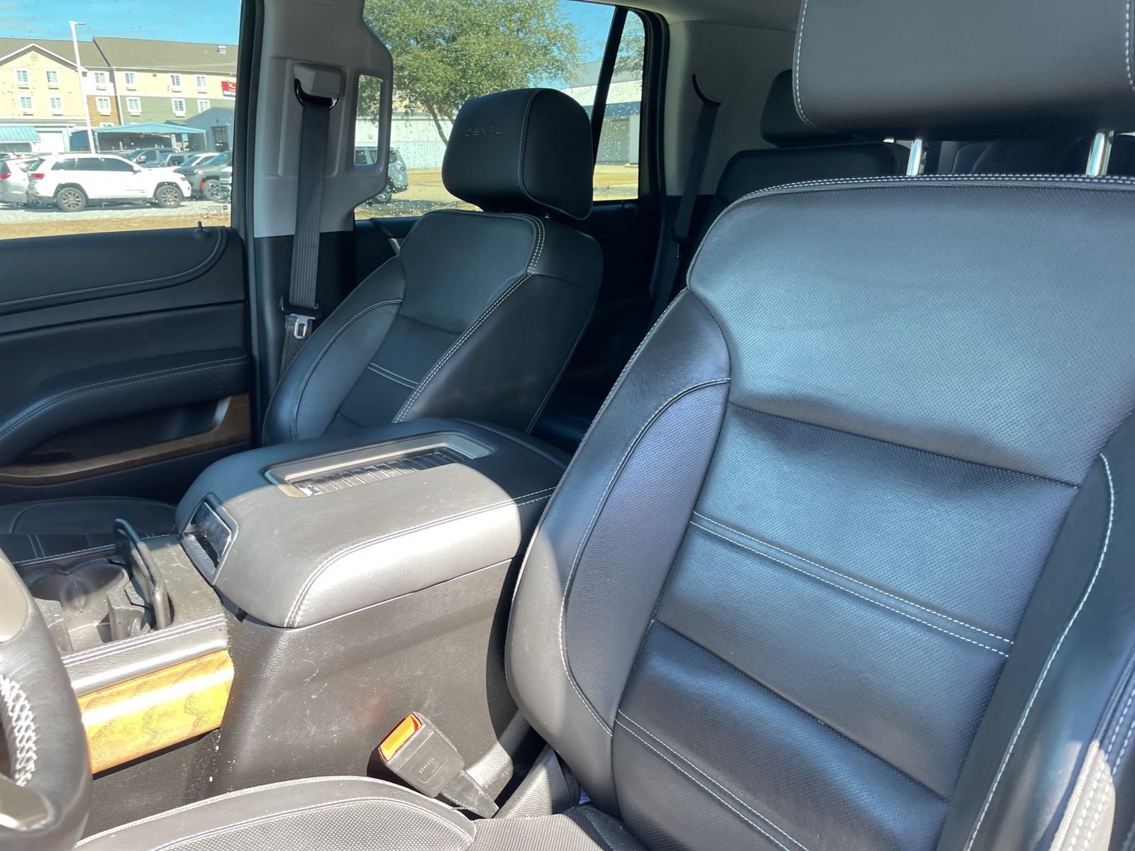 Used 2019 GMC Yukon Denali w/ Denali Ultimate Package image 8