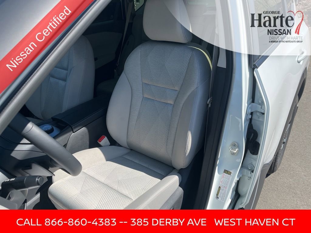 Certified 2025 Nissan Rogue SV image 25