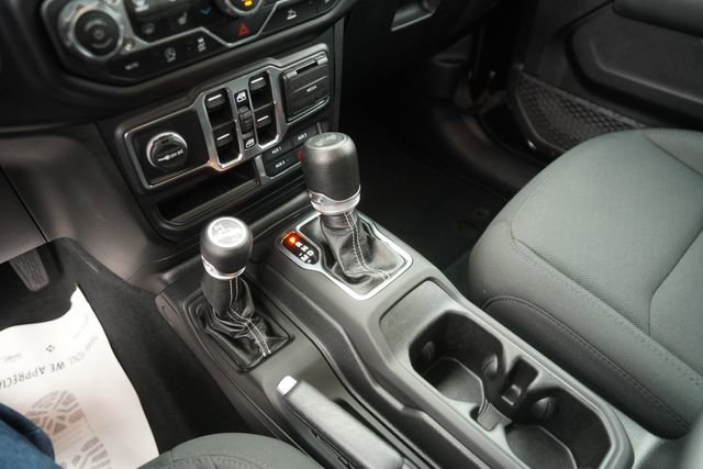 Used 2022 Jeep Wrangler Unlimited Sahara w/ Cold Weather Group image 28