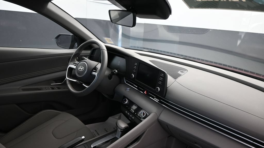Used 2025 Hyundai Elantra Sport FWD image 12