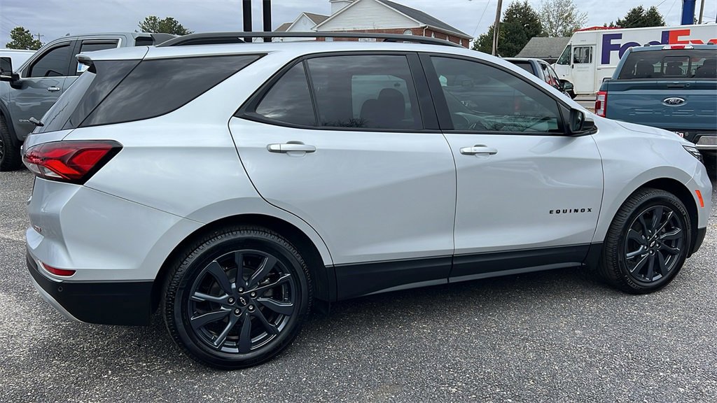 Used 2022 Chevrolet Equinox RS w/ RS Leather Package image 5