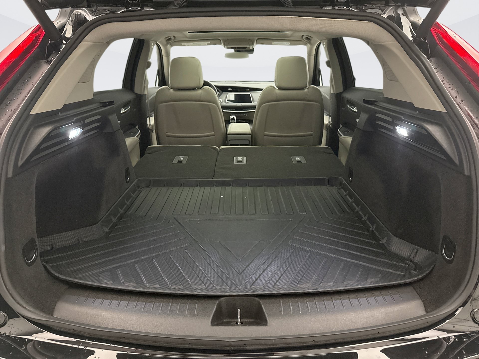Used 2023 Cadillac XT4 Luxury w/ Cold Weather Package AWD/4WD image 24