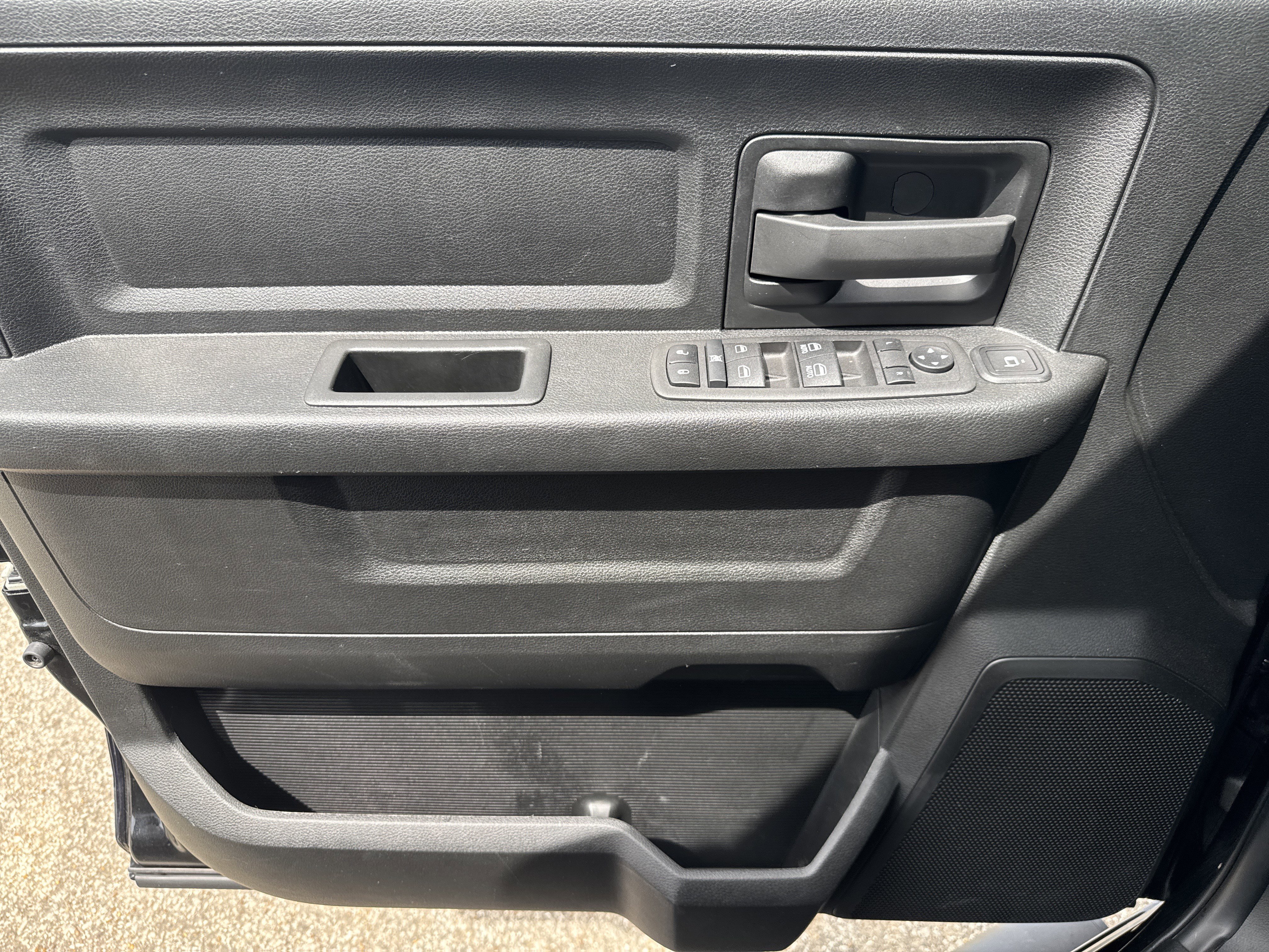 Used 2024 RAM 2500 Tradesman w/ Chrome Appearance Group image 9