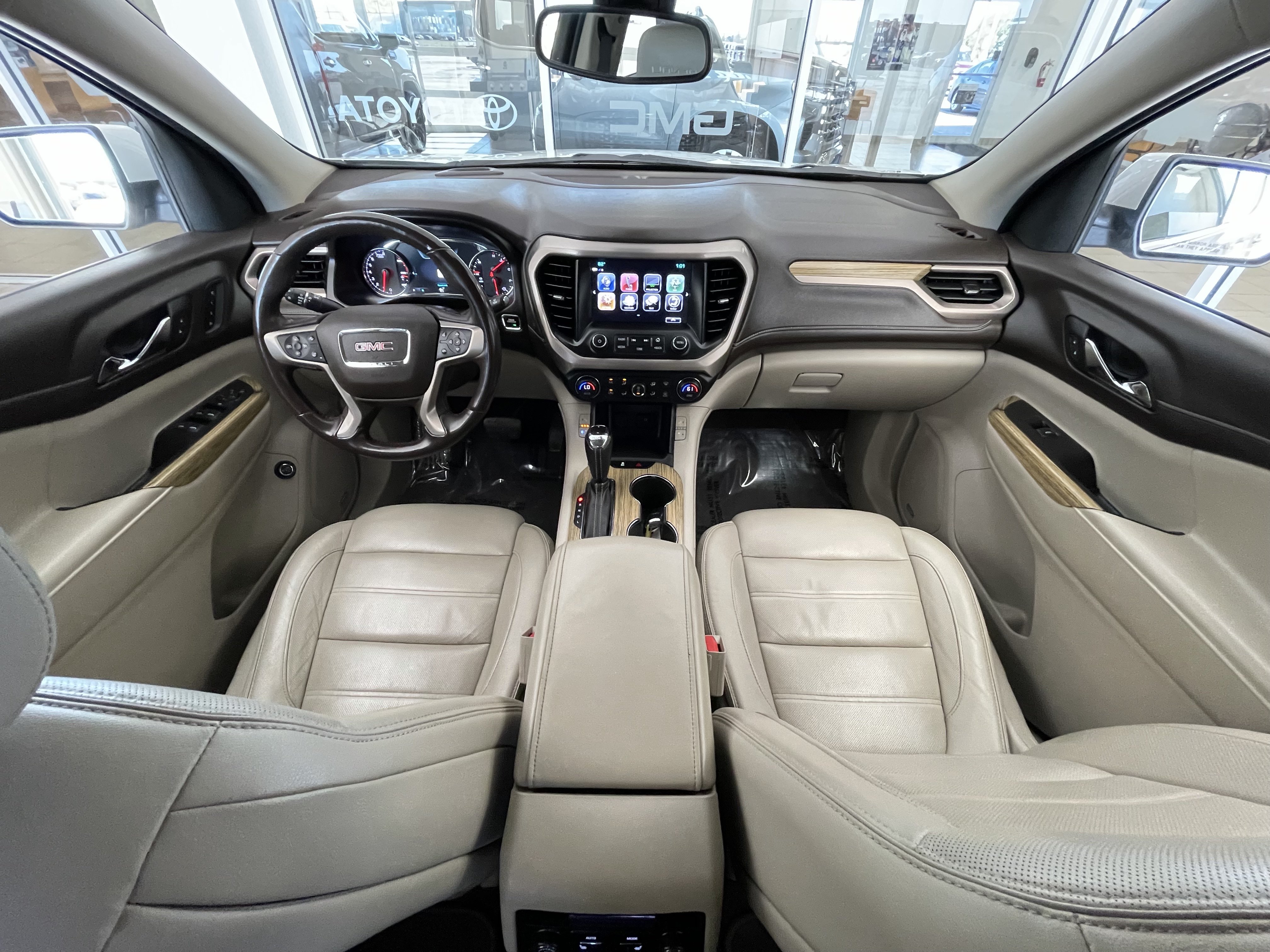 Used 2019 GMC Acadia Denali w/ Technology Package FWD image 31