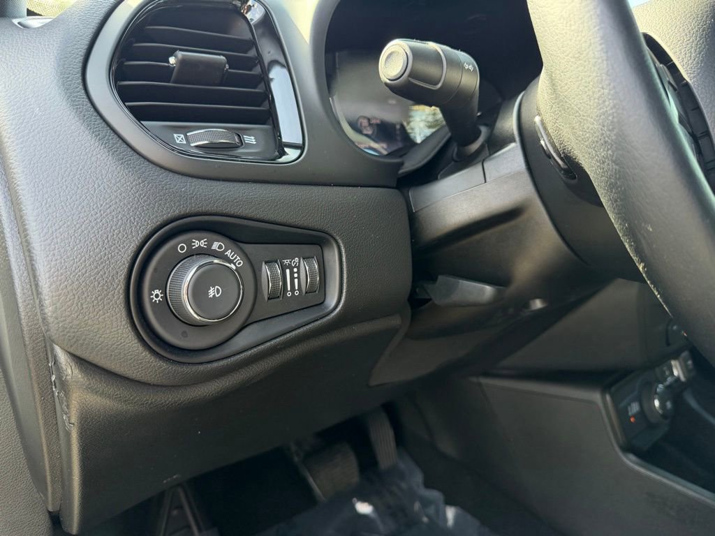 Used 2022 Jeep Renegade Altitude w/ Convenience Group image 15