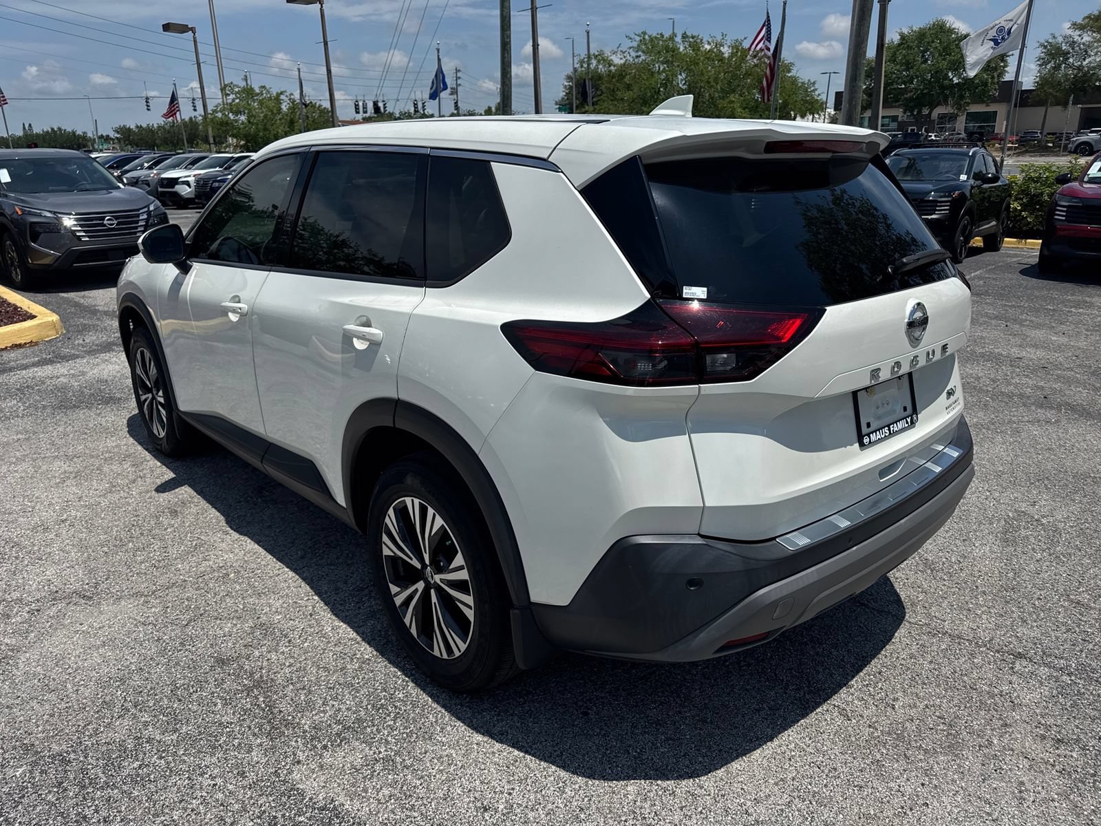Used 2021 Nissan Rogue SV FWD image 9