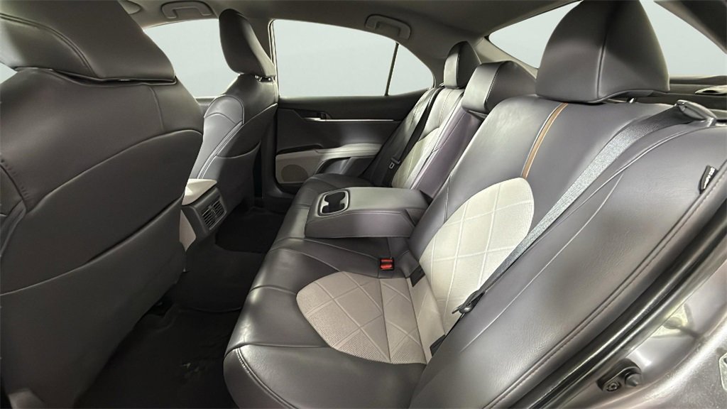 Used 2019 Toyota Camry XLE image 31