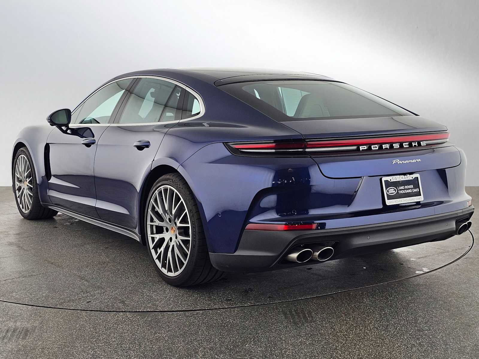 Used 2024 Porsche Panamera 4 image 8