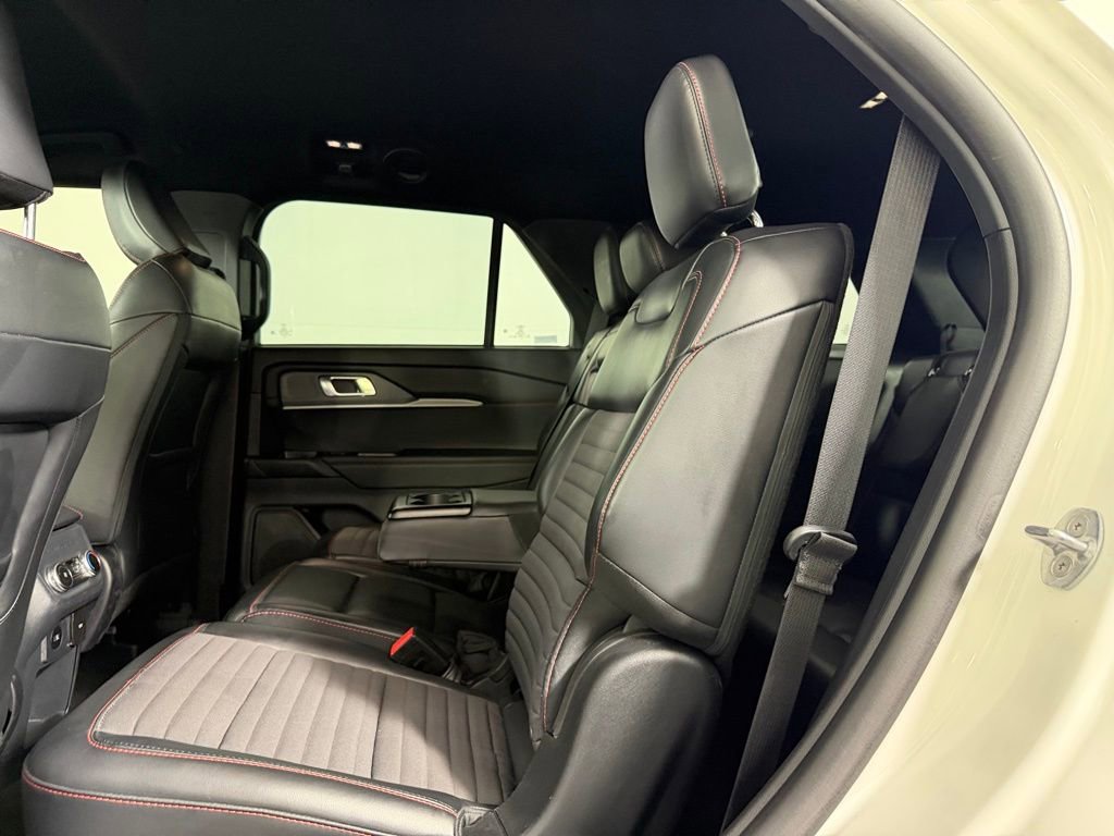 Used 2025 Ford Explorer ST-Line w/ ST-Line Street Pack image 27