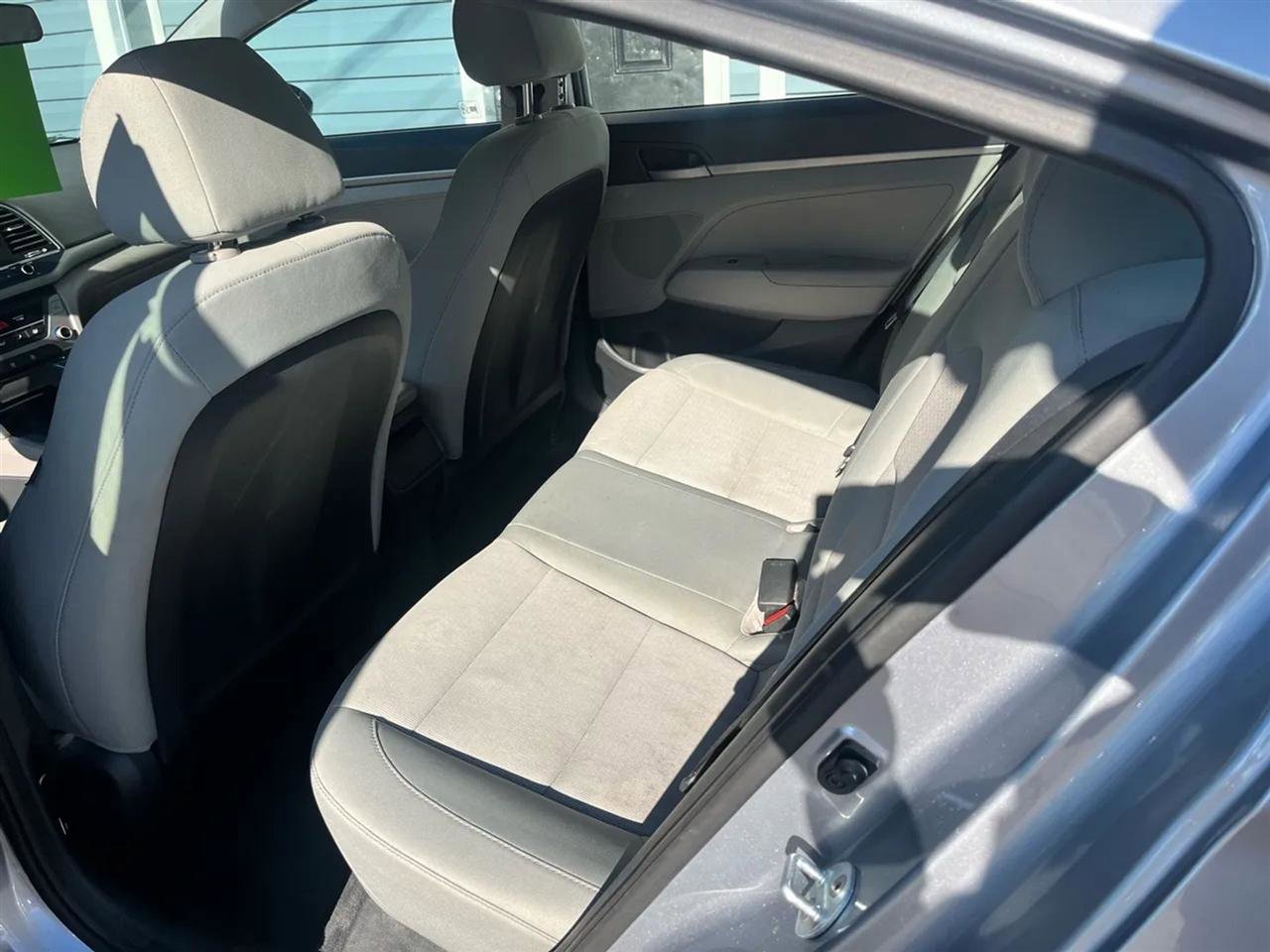 Used 2017 Hyundai Elantra SE image 11