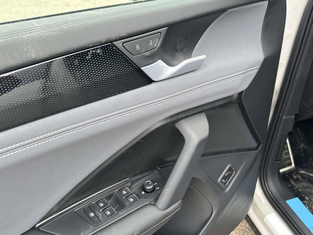 New 2026 Volkswagen Tiguan SE R-Line AWD/4WD image 12