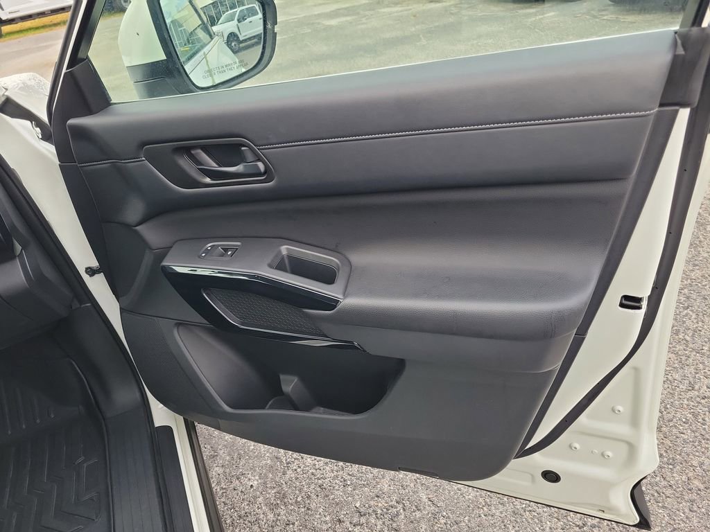Used 2024 Nissan Pathfinder SV FWD image 38