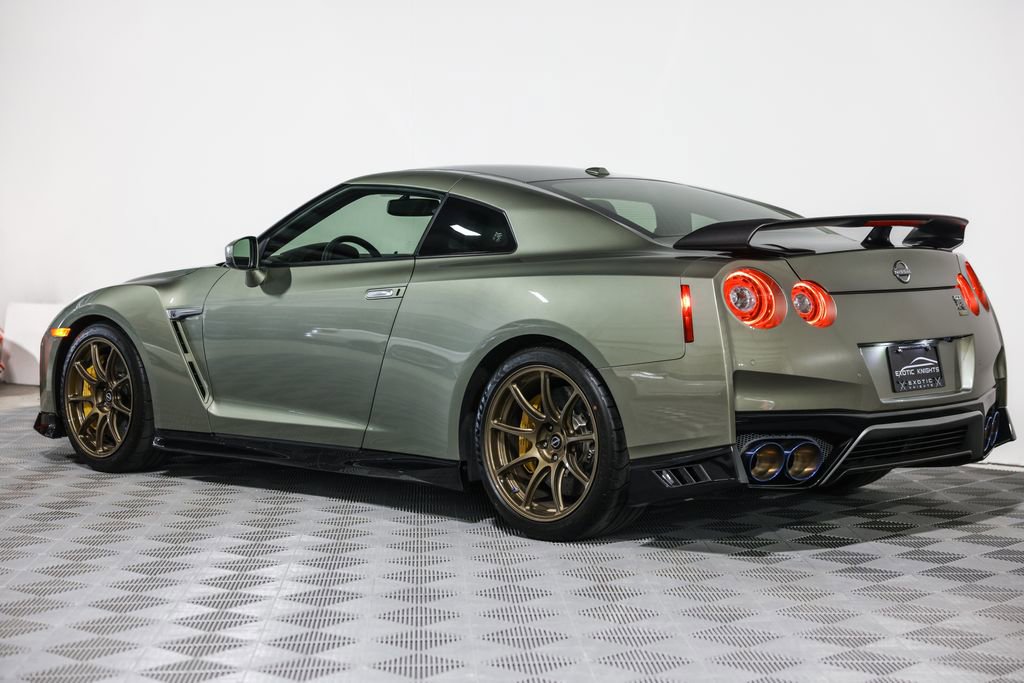Used 2021 Nissan GT-R Premium image 16