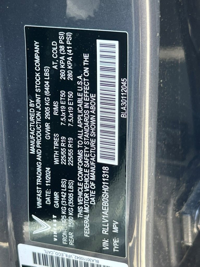 New 2025 VinFast VF 8 Eco image 32