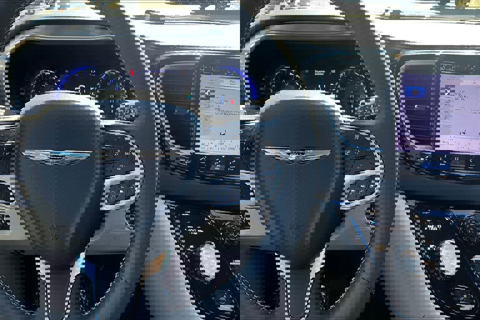 Used 2024 Chrysler Pacifica Touring-L image 26