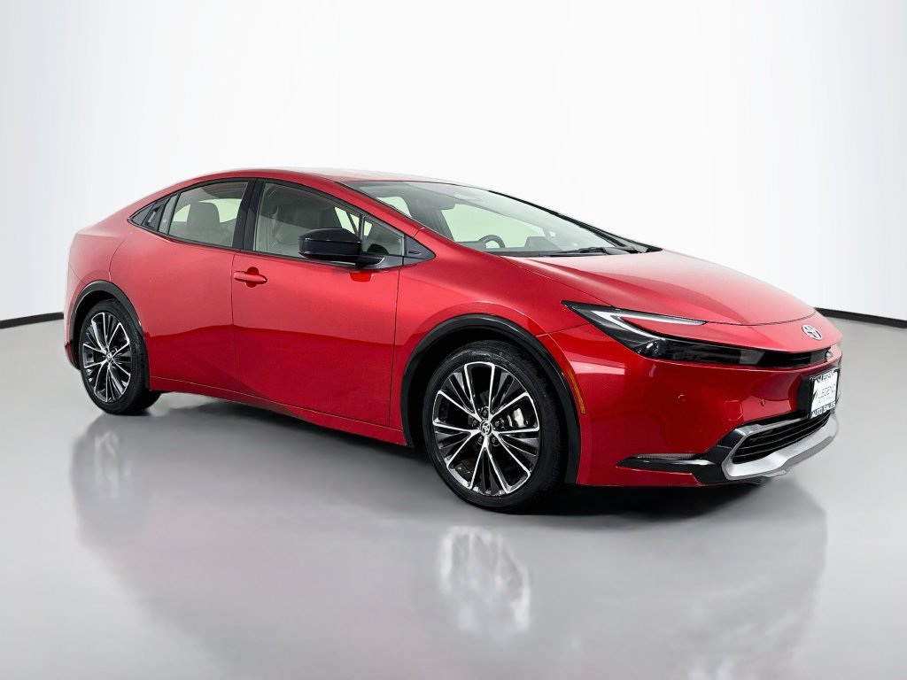 Used 2024 Toyota Prius XLE FWD image 4