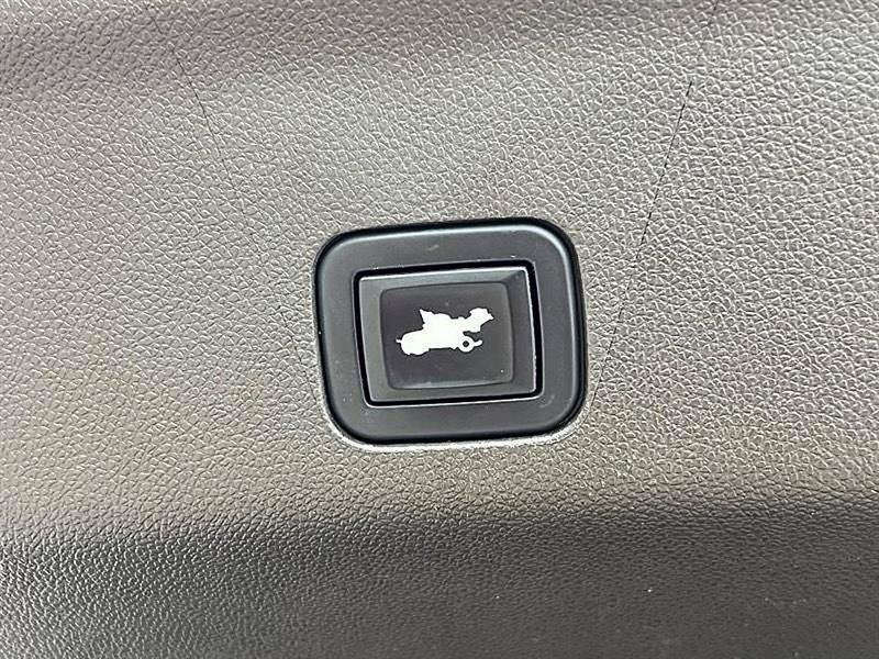 Used 2022 Chevrolet Suburban LT RWD image 48