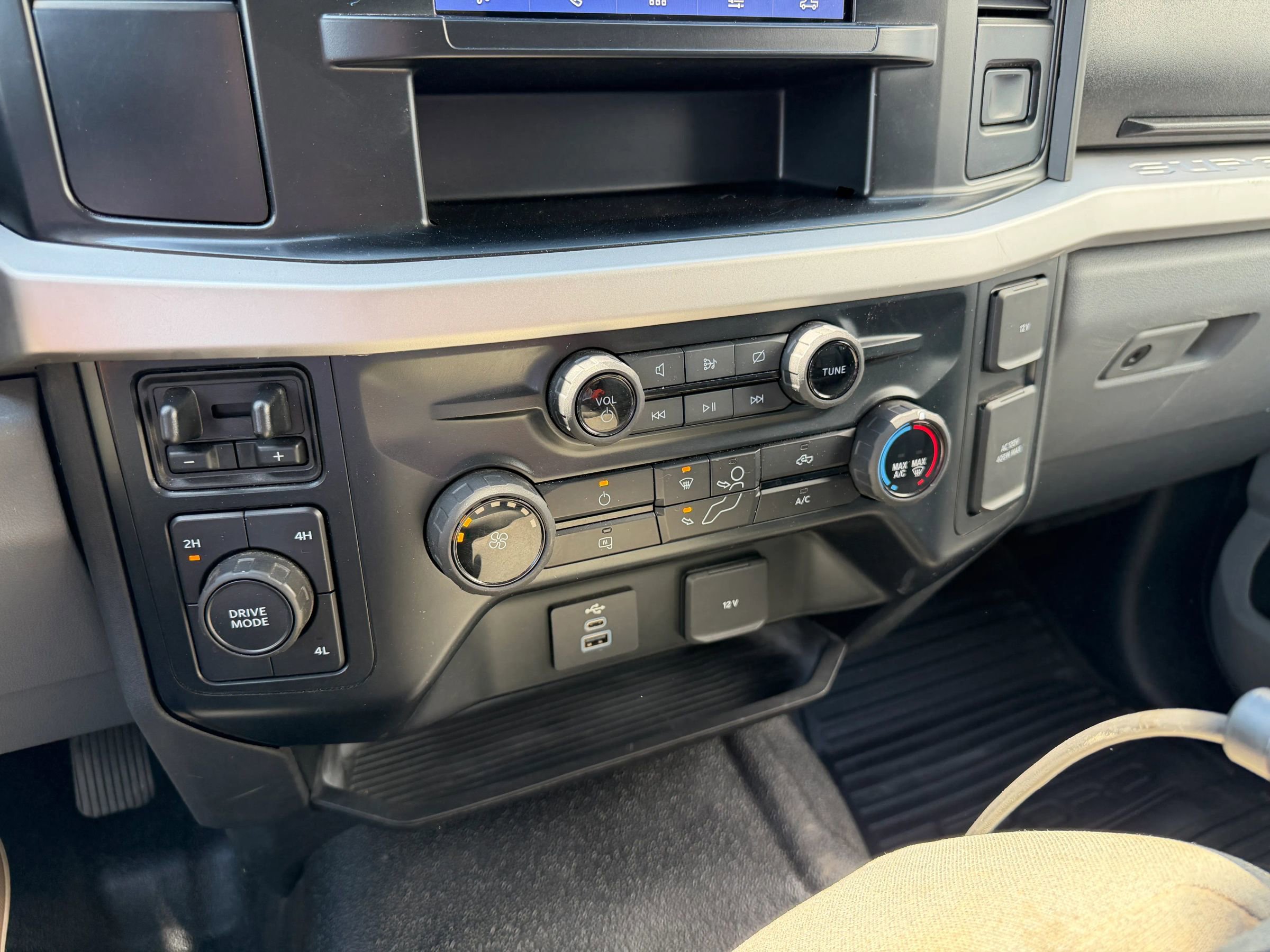 Used 2023 Ford F450 XLT AWD/4WD image 19