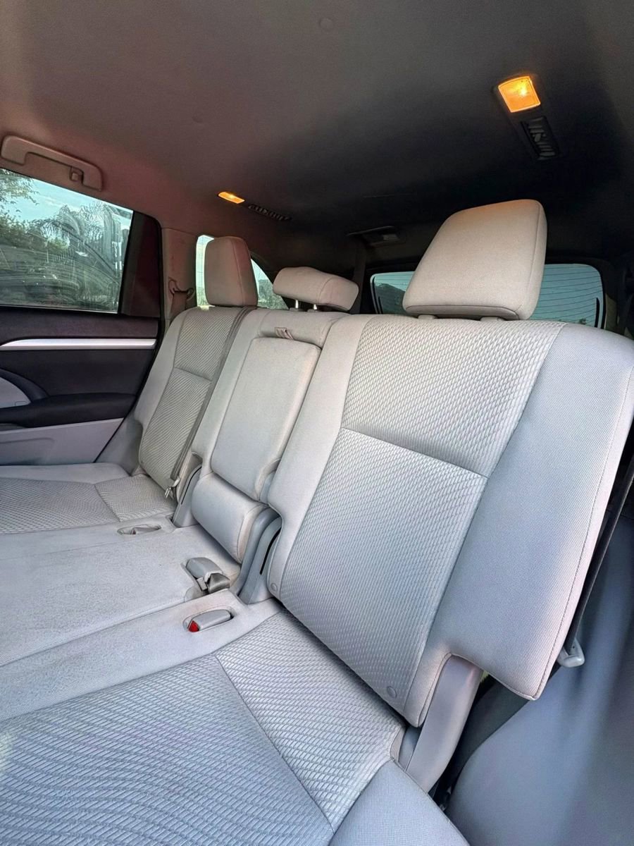 Used 2015 Toyota Highlander LE FWD image 8