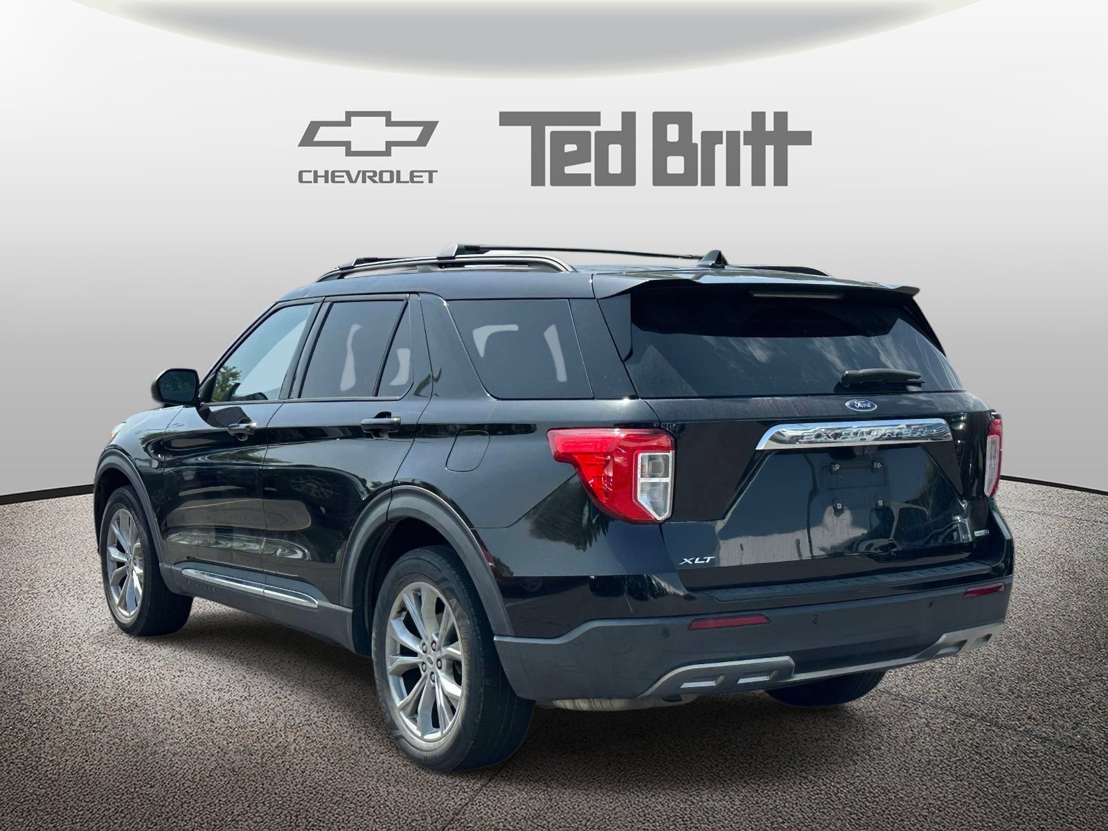 Used 2020 Ford Explorer XLT w/ Equipment Group 202A AWD/4WD image 6