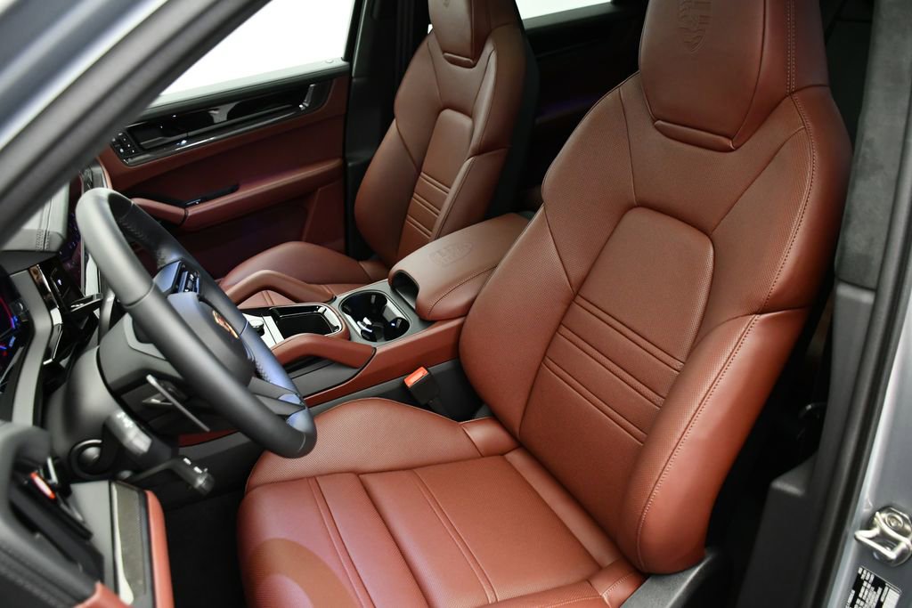 New 2026 Porsche Cayenne GTS AWD/4WD image 44
