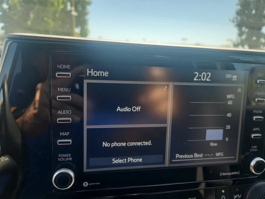 Used 2021 Toyota Highlander L FWD image 17