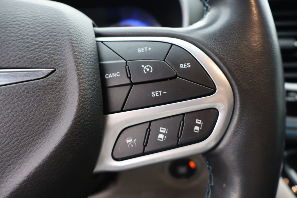 Used 2021 Chrysler Pacifica Touring-L w/ Uconnect Theater Family Group image 16