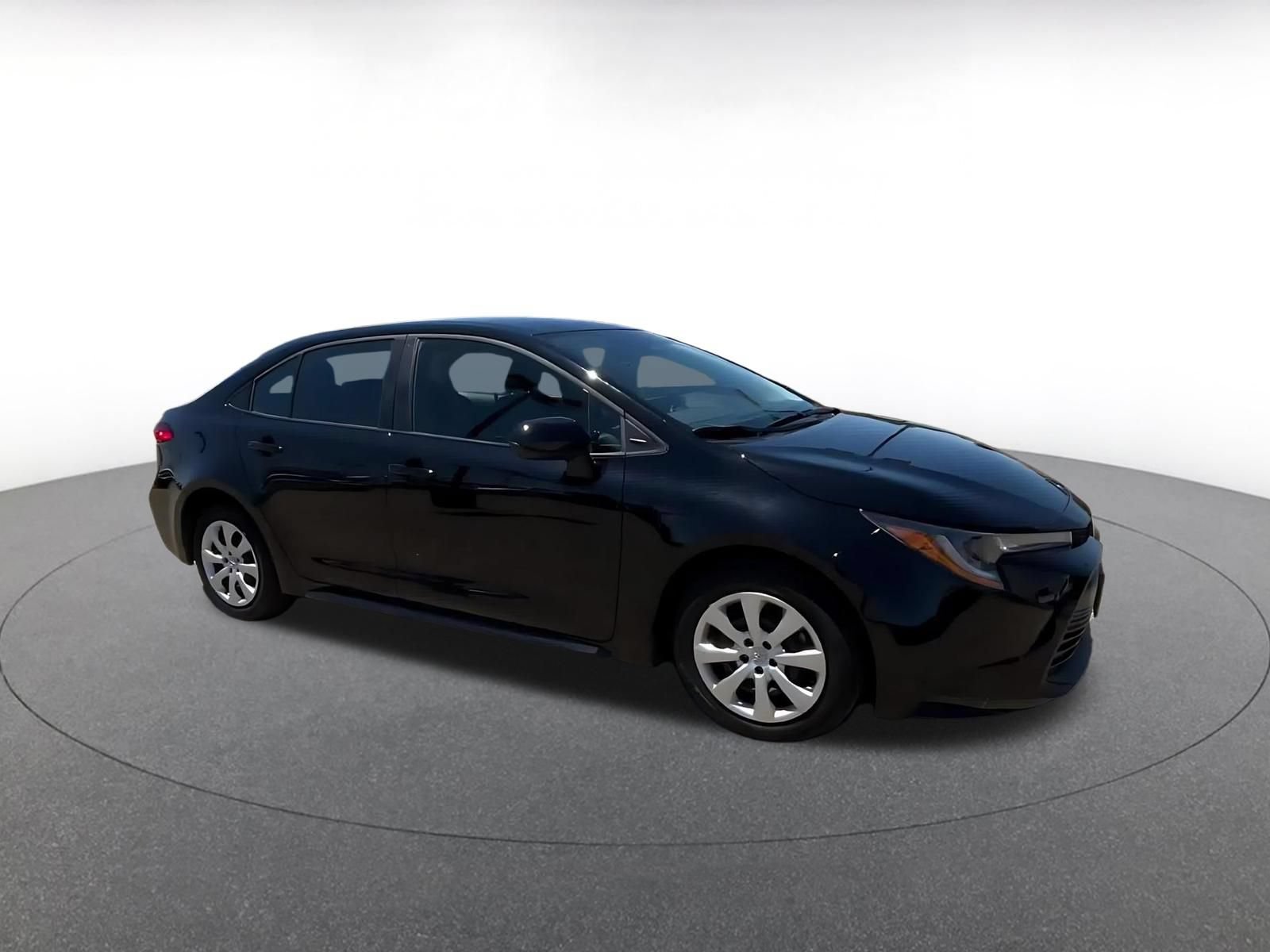 Used 2025 Toyota Corolla LE FWD video 2
