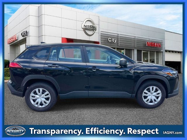 Used 2025 Toyota Corolla Cross L FWD image 5