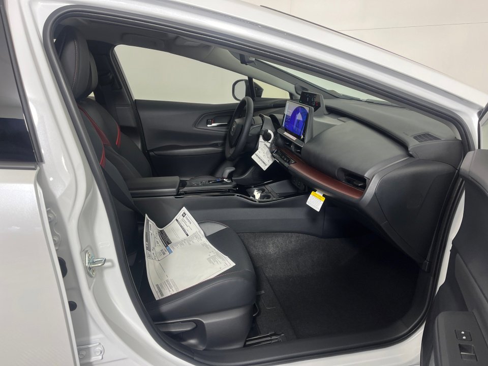 New 2026 Toyota Prius Plug-In Hybrid image 25