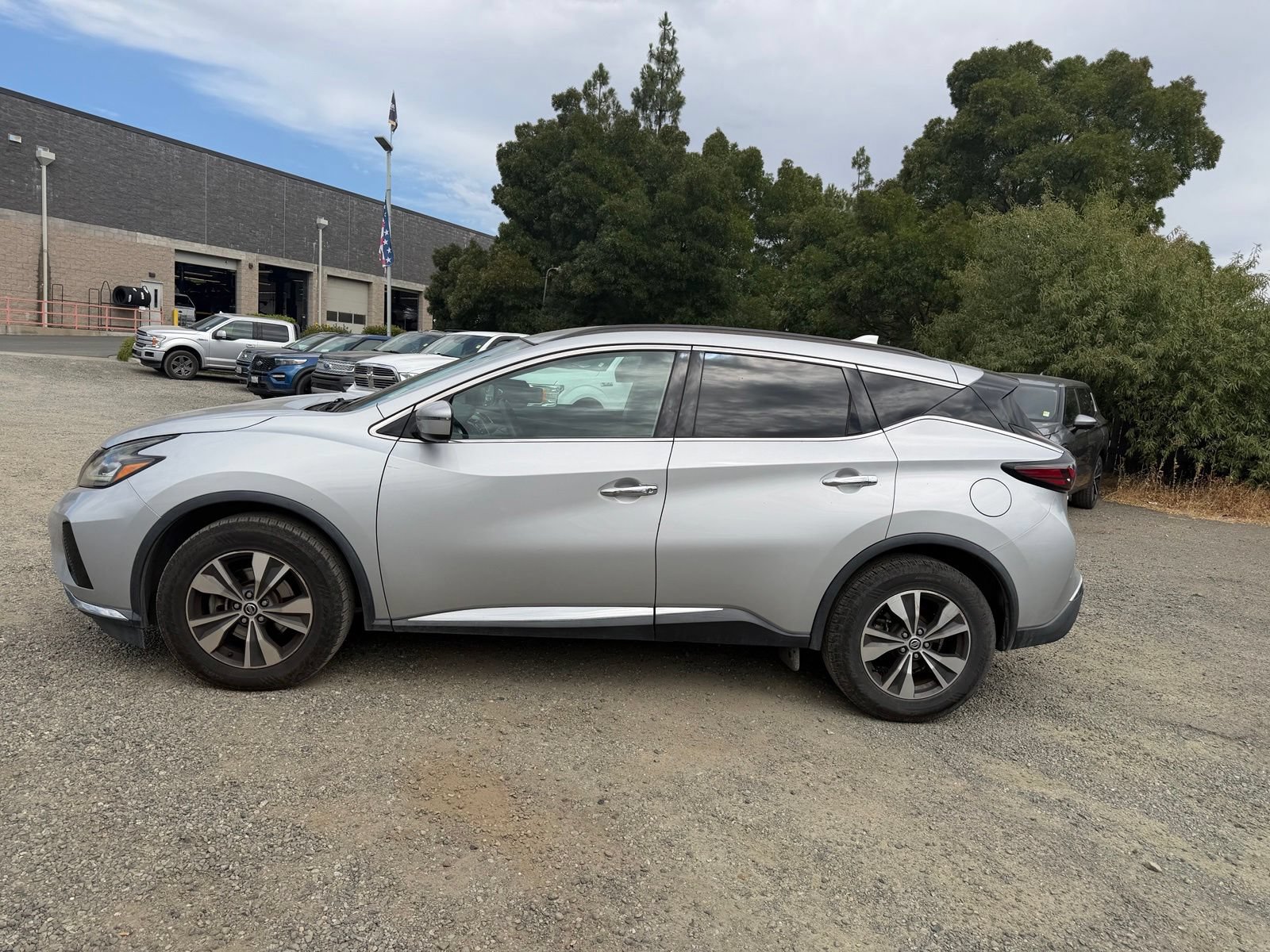 Used 2020 Nissan Murano SV AWD/4WD image 2