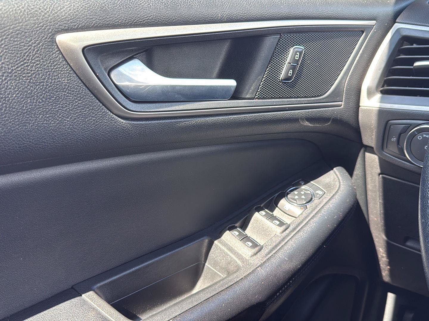 Used 2023 Ford Edge SEL AWD/4WD image 11
