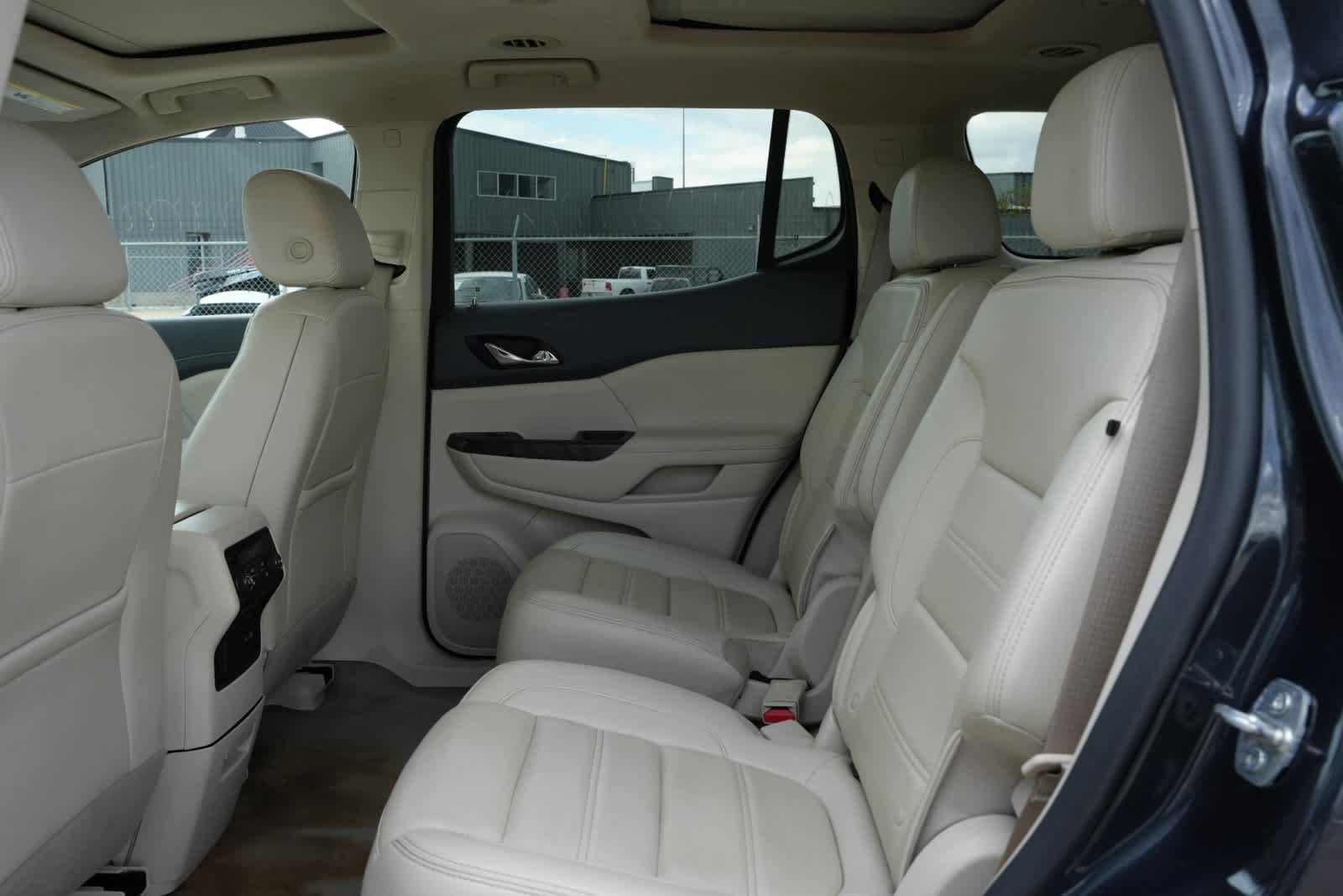 Used 2022 GMC Acadia Denali w/ Denali Ultimate Package FWD image 18